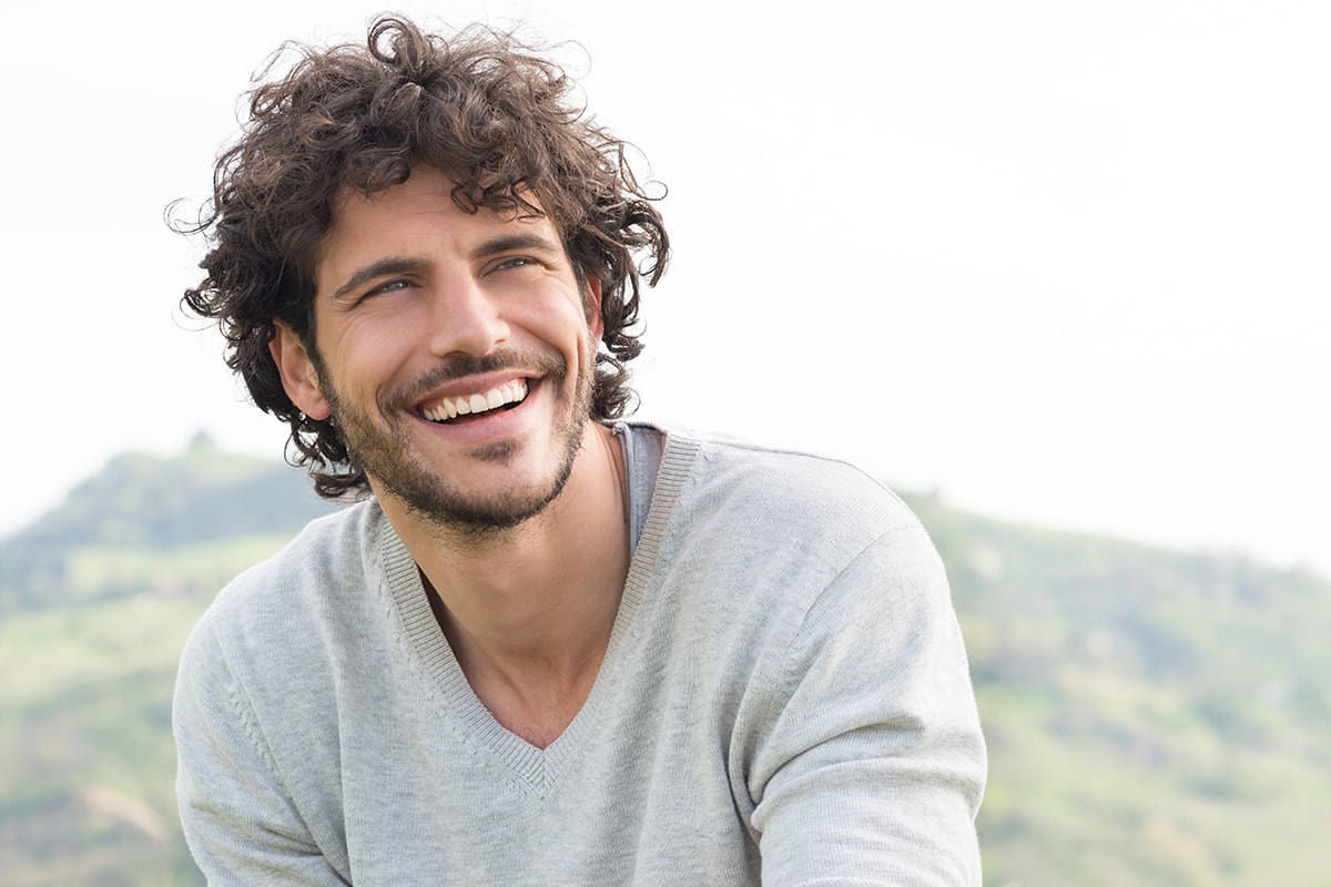 Endodoncia Hombre Sonriendo