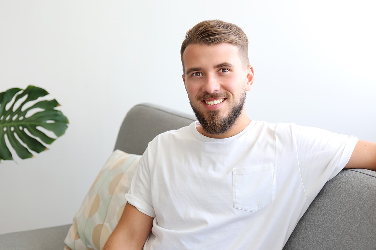 Periodoncia Hombre Sonriendo