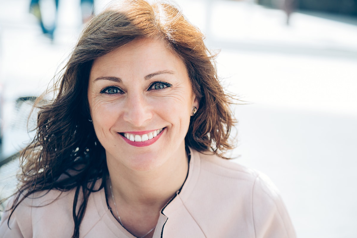Rehabilitacion Protesica Mujer Sonriendo